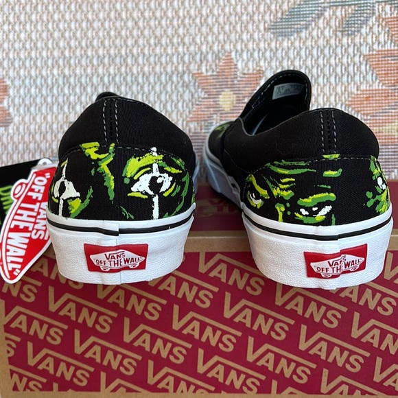 Vans Classic Slip-0n
Eyes In The Dark Black/Multi 
VINOA705DBML
WMNS sneakers - Picture 14 of 16